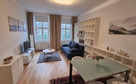 Sunny Apartment Next To Metro 1Br